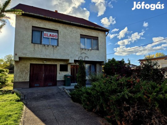 Mályiban központi helyen vállalkozásra is alkalmas TEHERMENTES családi