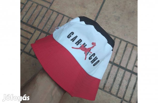 Manchester United sapka Puskás díj kalap