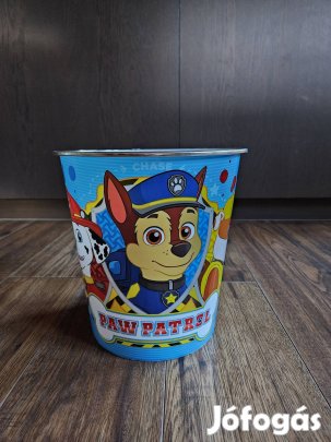 Mancs őrjáratos műanyag szemetes, kuka