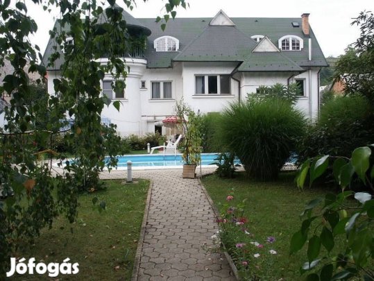 Mánfán háromgenerációs családi ház eladó