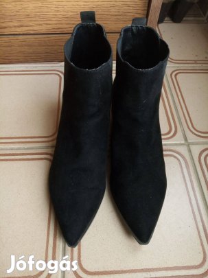 Mango márkájú rövid szárú női csizma