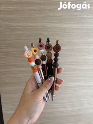 Margaréta virágos egyedi toll