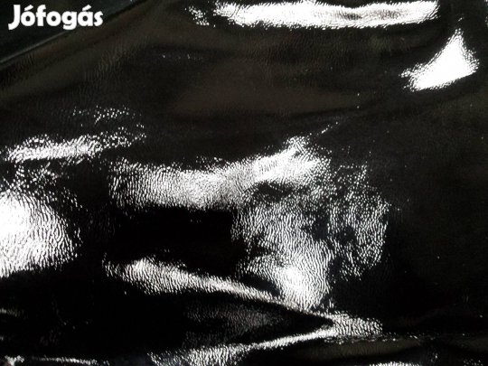 Marhabőr fekete lakk bőr