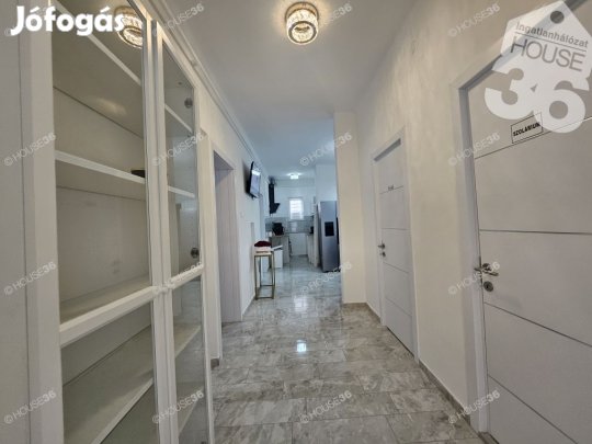 Máriavárosi felújított tégla házak, akár üzleti célra eladóak!