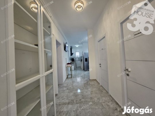 Máriavárosi felújított tégla házak, akár üzleti célra eladóak!