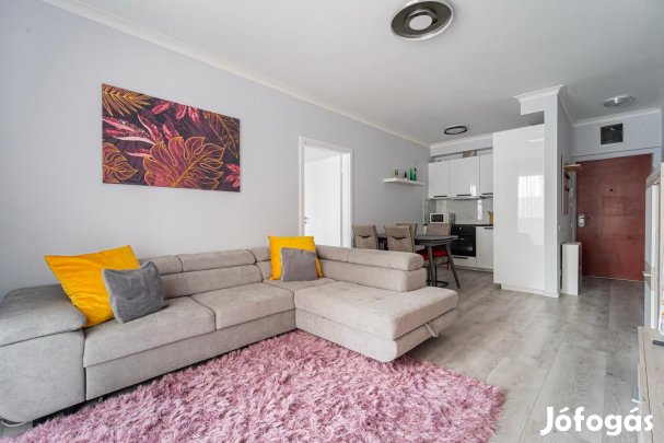 Marina-part közelében újszerű, erkélyes, 3 szobás lakás teremgarázs