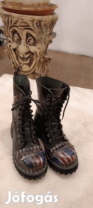 Márkás divatos női csizma