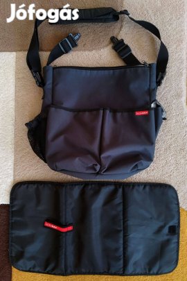 Márkás pelenkázótáska 20260318