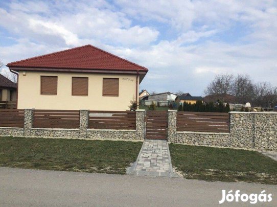 Márkó legcsendesebb utcájában 121m2 családi ház eladó (telek:1002m2)