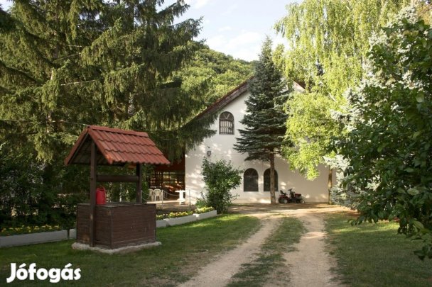 Márkói 470 nm-es panzió eladó