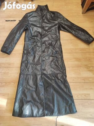 Marlyn Manson klipp indpirálta kábát