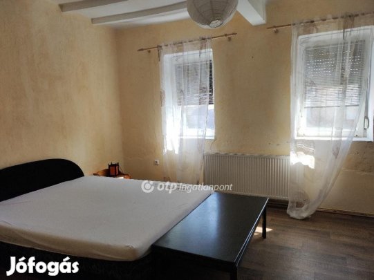 Maroslelei 65 nm-es ház eladó