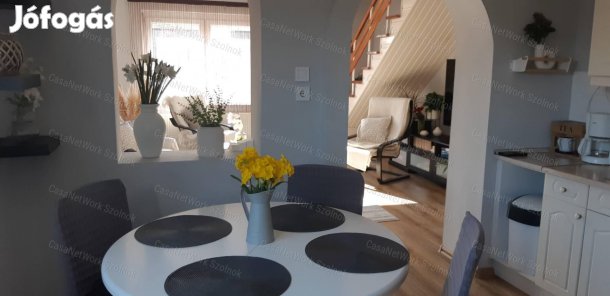 Martfűn eladó kiváló állapotú kertes családi ház!