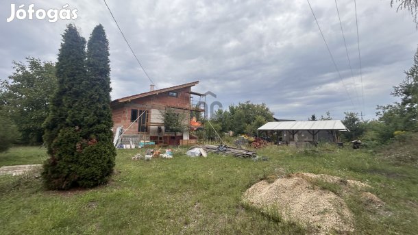 Martinkán, 60 %os készültségű családi ház eladó!