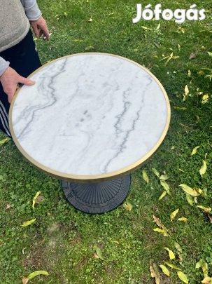 Márvány asztal 10 db 