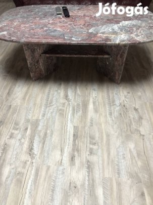 Márvány dohányzó asztal