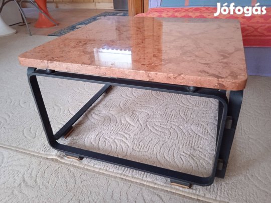 Márvány dohányzó asztal iparművész kézzel készített egyedi termék