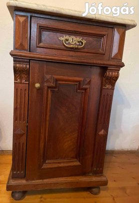 Márvány fedőlapos éjjeliszekrény