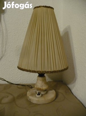 Márvány testtel asztali lámpa