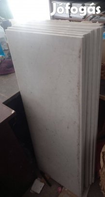 Márványtábla fehér-szürke