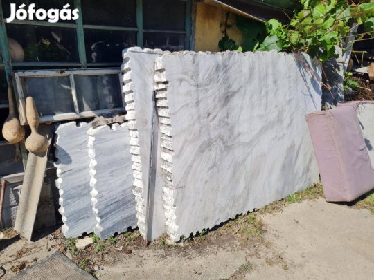 Márványtömbök
