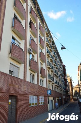 Másfél szobás, klímás lakás kiadó a Blaha Lujza tér mellett