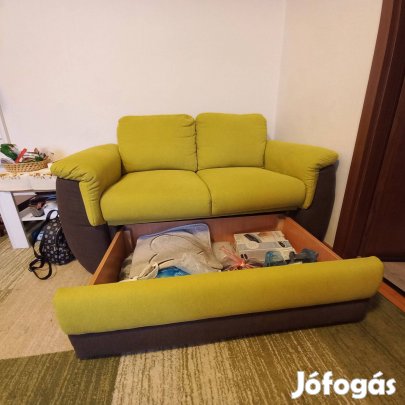 Masszív 2 személyes kanapé tárolóval