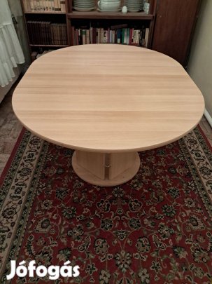 Masszív 6 személyes ebédlőasztal, székek kül