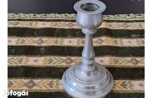 Masszív fém gyertyatartó