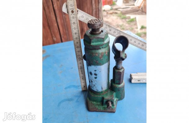 Masszív hidraulikus palackemelő (olajemelő) Békebeli, erős darab
