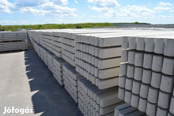 Masszív szögletes betonoszlop 10x10x300 cm! Kerítés oszlop a gyártótól