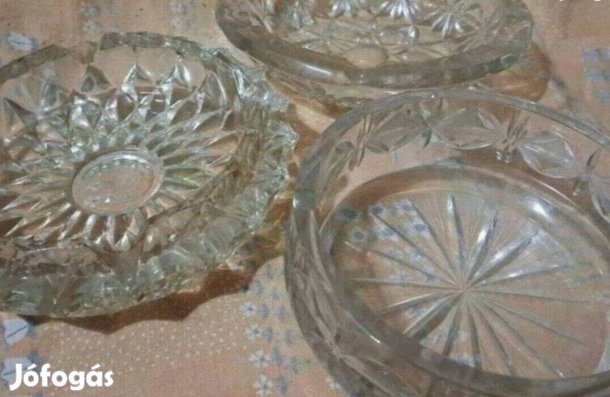 Masszív üveg hamutartók