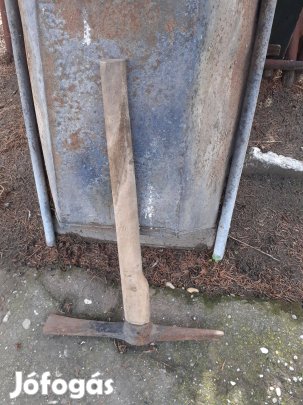 Masszív vas csákány nyéllel
