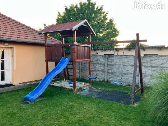 Mászóka, gyerekvár, csúszda, hinta, homokzó