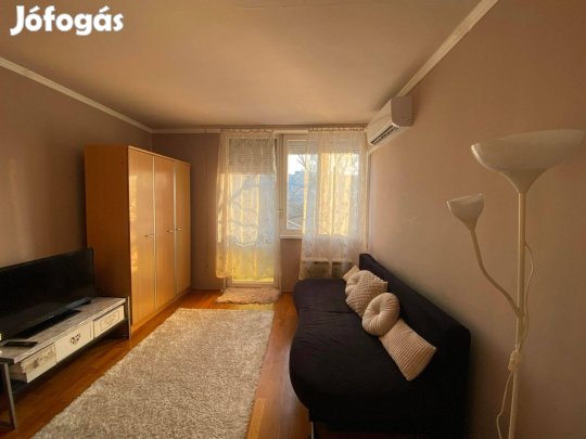 Mata János utcán eladó 43 m2 téglagázos 1,5 szobás lakás