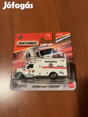 Matchbox 2025 - International Terrastar mentőautó Új