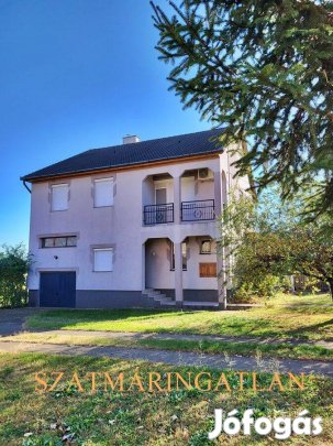 Mátészalkán az ipari övezet szélén felújított családi ház eladó!