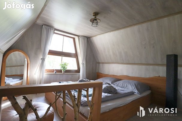 Mátrai kis faluban intim házikó eladó!