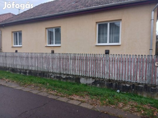 Mátranováki családi ház,azonnali beköltözéssel, nagy kerttel