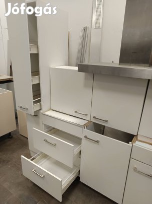 Matt fehér konyhabútor gépekkel!