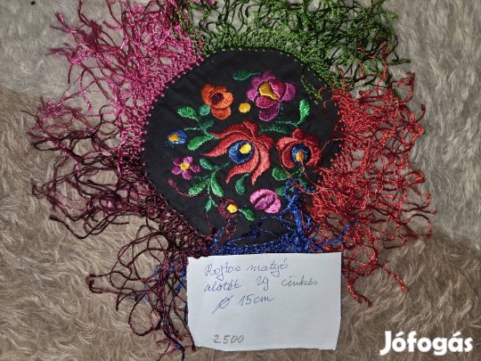 Matyó  himzesek teritő kis es nagyobb