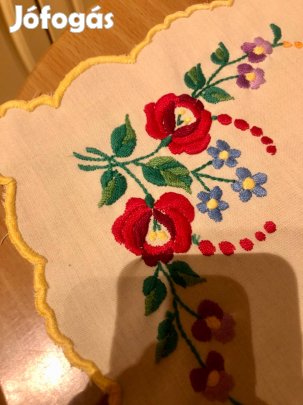 Matyó hímzett terítő 75x75 cm