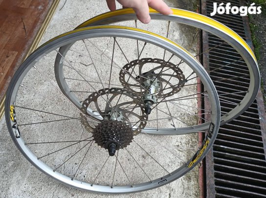 Mavic Cross Land v és tárcsafékes kerék szett 26"