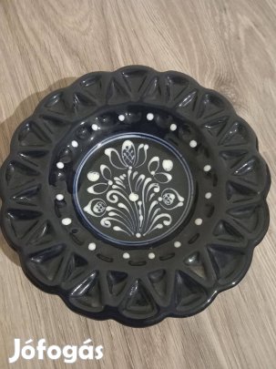 Mázas, népi kerámia falitányér