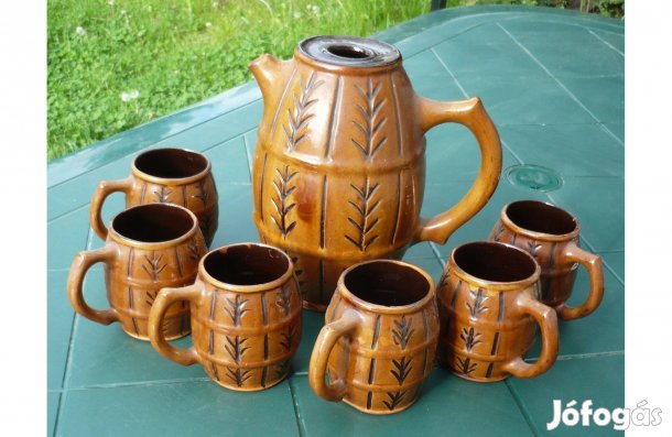 Mázas bolgár népi kerámia kancsó és bögrék
