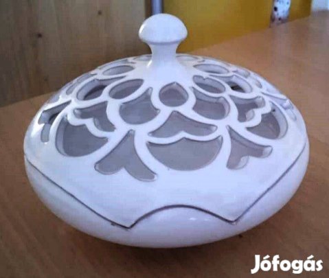 Mázas kerámia, gyönyörű áttört fedelű bonbonier