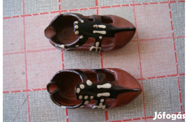 Mázas kerámia hollandi papucs pár hamutartó, hamutál, 10 cm