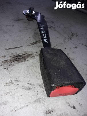 Mazda 2 DY 02-06 Jobb Első Biztonsági Öv Csatlakozó