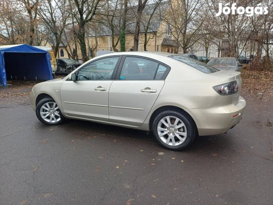 Mazda 3 1.6 CE.