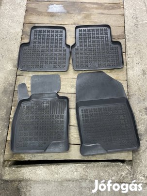 Mazda 3 BM méretpontos gumiszőnyeg, csomagtér tálca 2014-2018